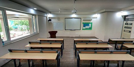 Delhi Law Academy Classroom Photo 1